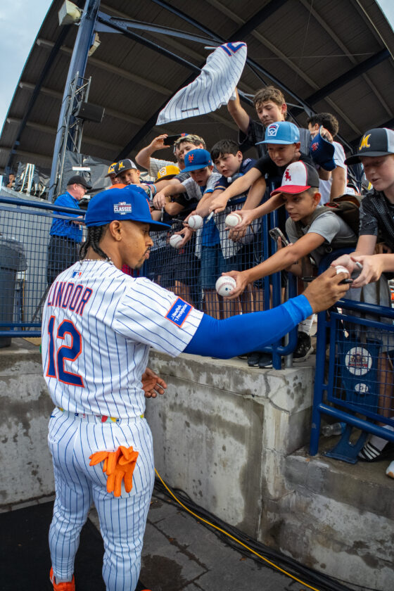 ソルティガMLB WE GOT A TEXT! 📳 Ketel Marte deserves a Gold Glove.